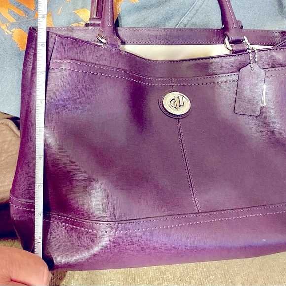 Coach purse,EUC - Picture 9 of 10